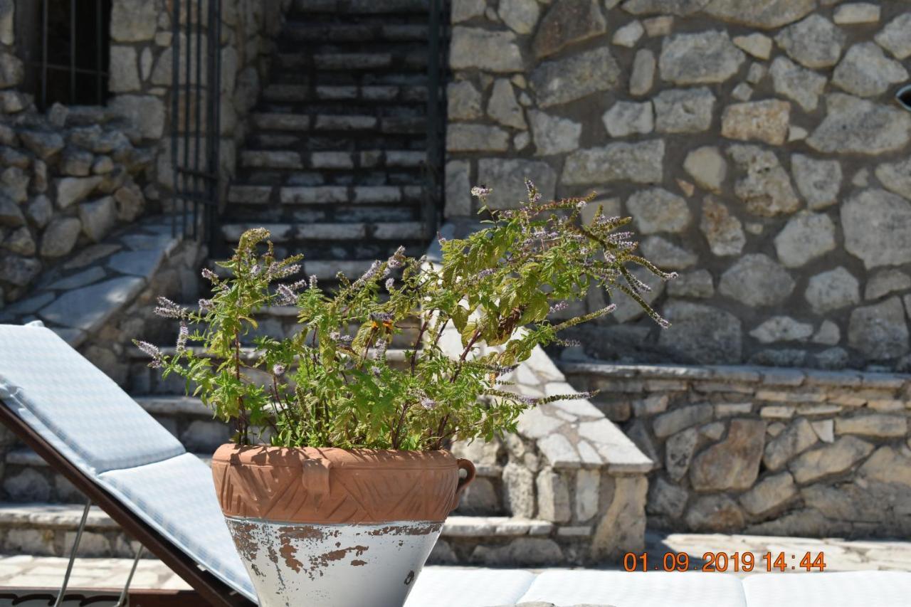 Estate Dafnopanagia Villa Magda Asprogerakata 外观 照片