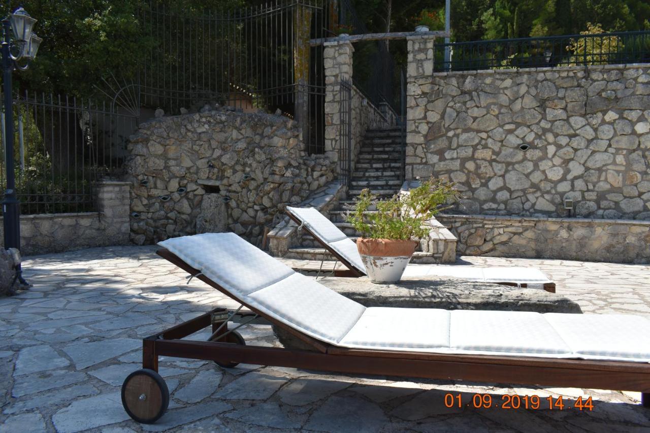 Estate Dafnopanagia Villa Magda Asprogerakata 外观 照片