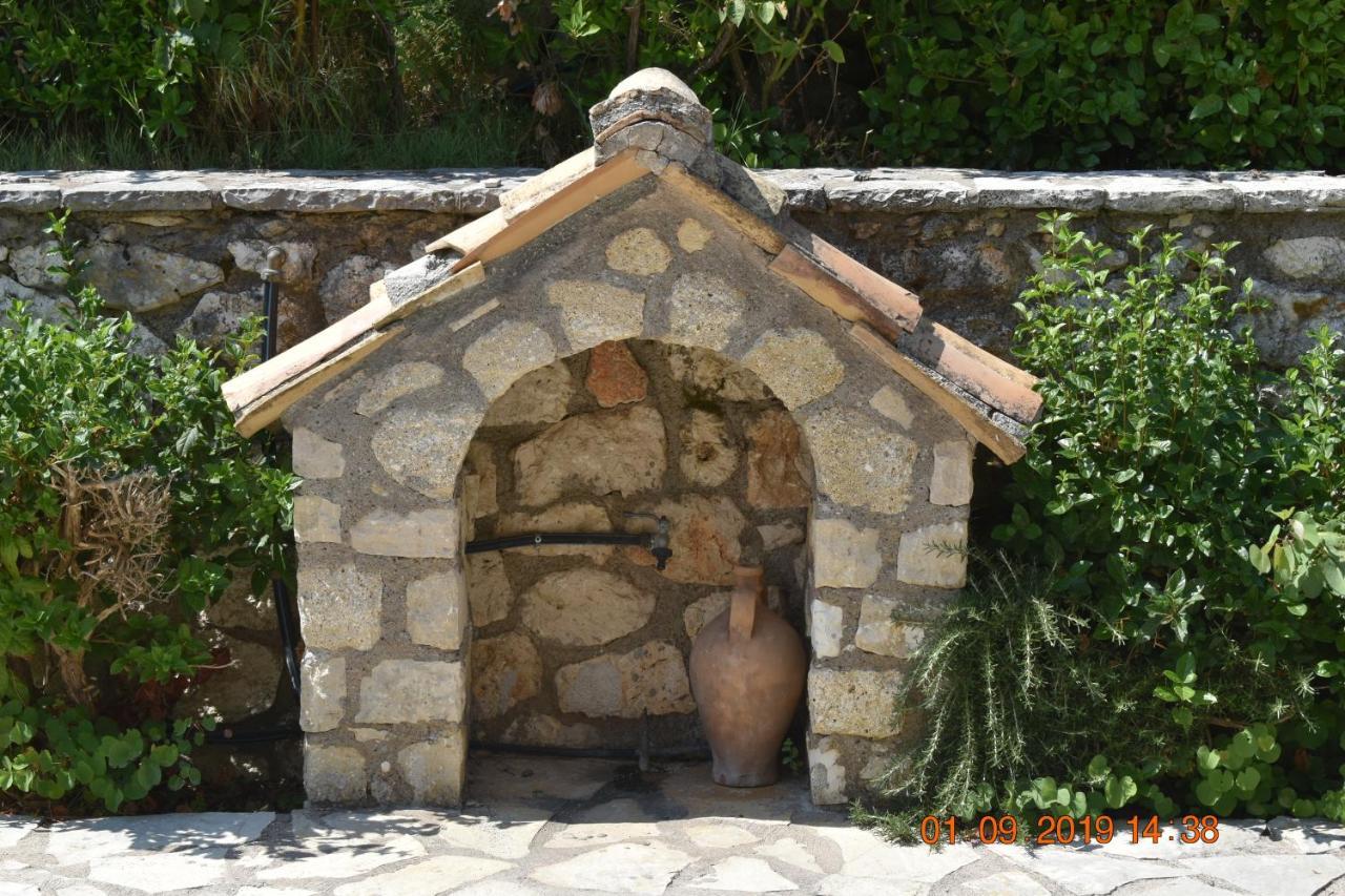 Estate Dafnopanagia Villa Magda Asprogerakata 外观 照片