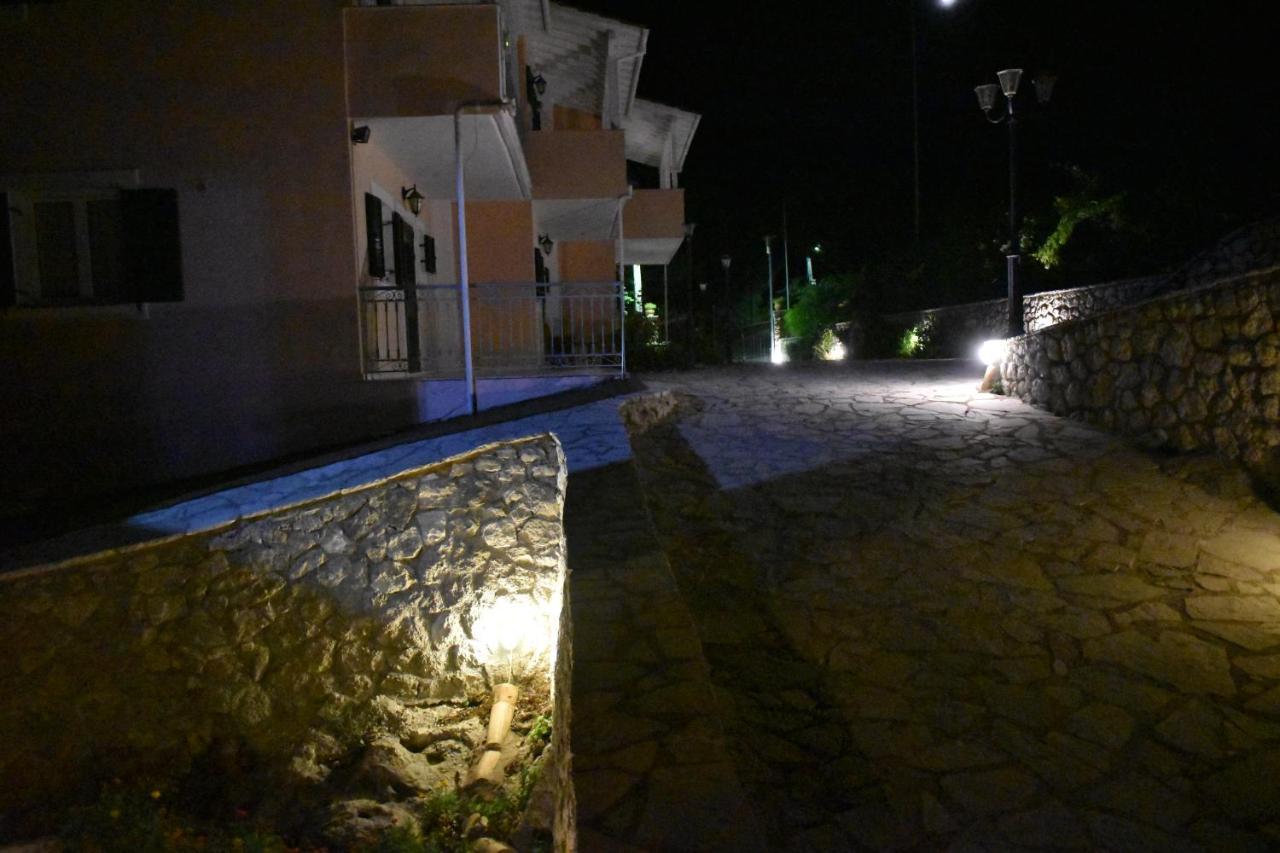 Estate Dafnopanagia Villa Magda Asprogerakata 外观 照片
